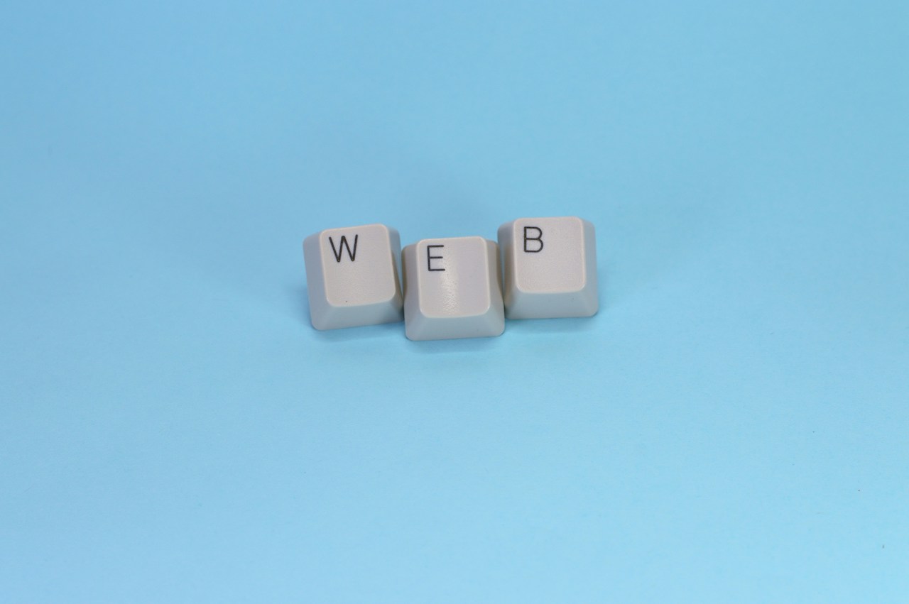 Ciri-Ciri Website Profesional yang Menarik Pelanggan Otomatis